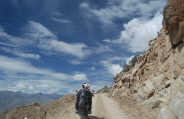 Rent a motorcycle leh Himalaya manali rent a motorbike